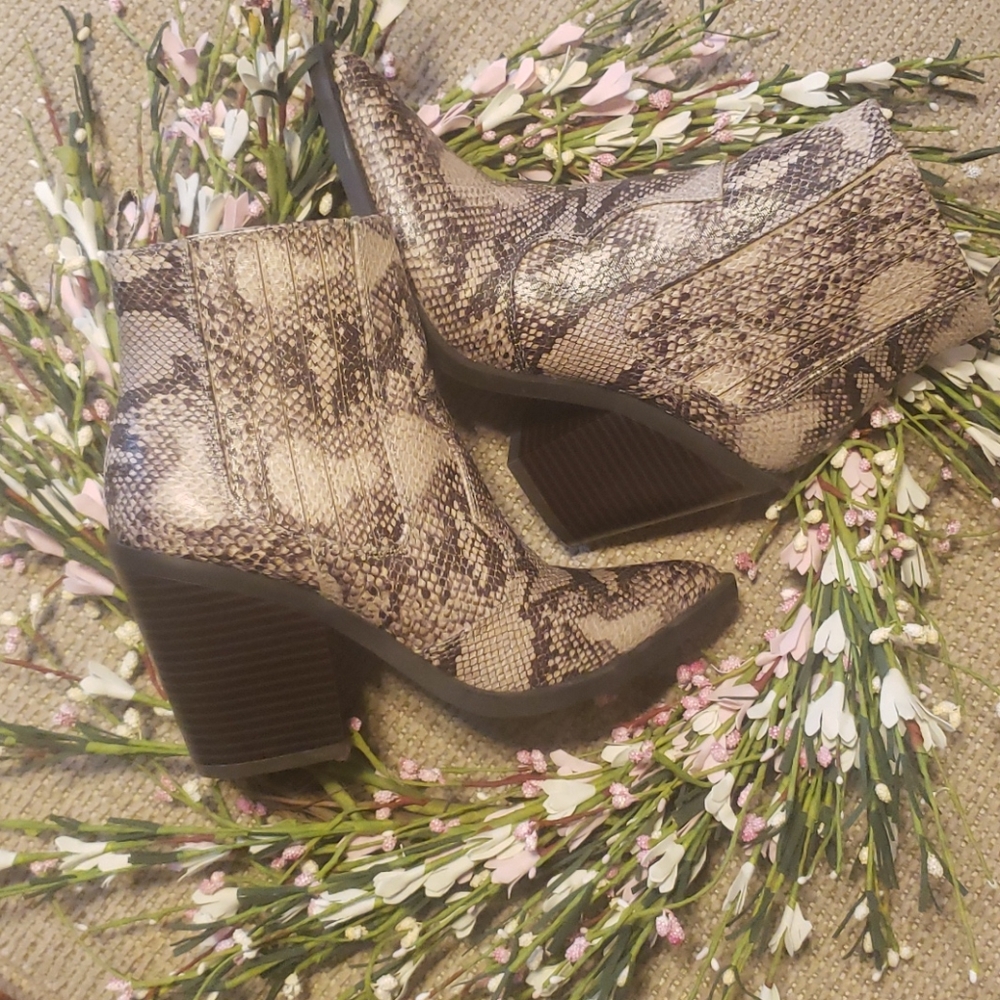 Just fab snakeskin booties size 5.5